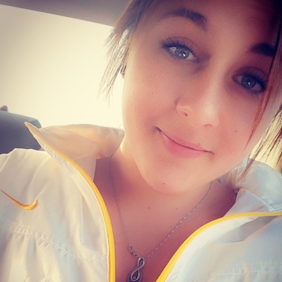 Meet your Posher, Cassandra - Picture 1 of 1